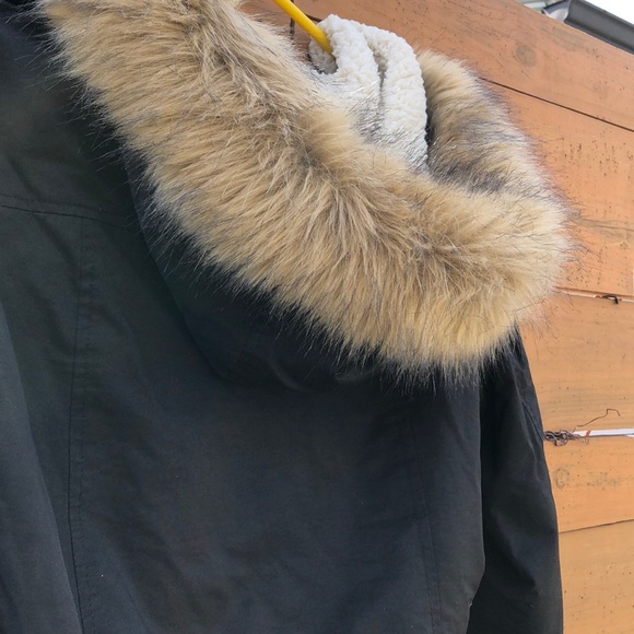 Levi’s parka w Sherpa lining and faux fur trim - Picture 4 of 7